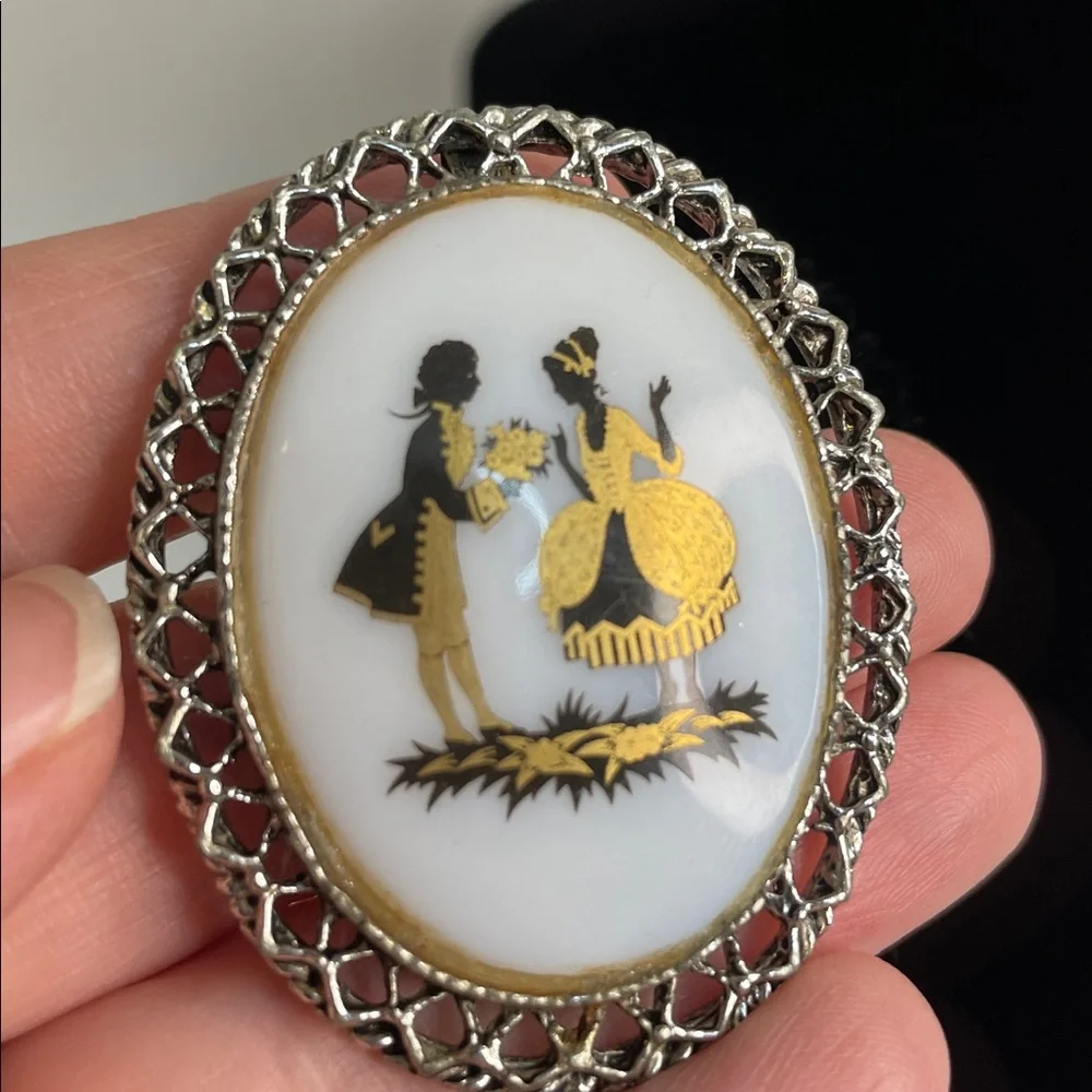 Vintage Gold and Silver Tone Cameo Brooch Victorian Couple - Picture 2 of 4